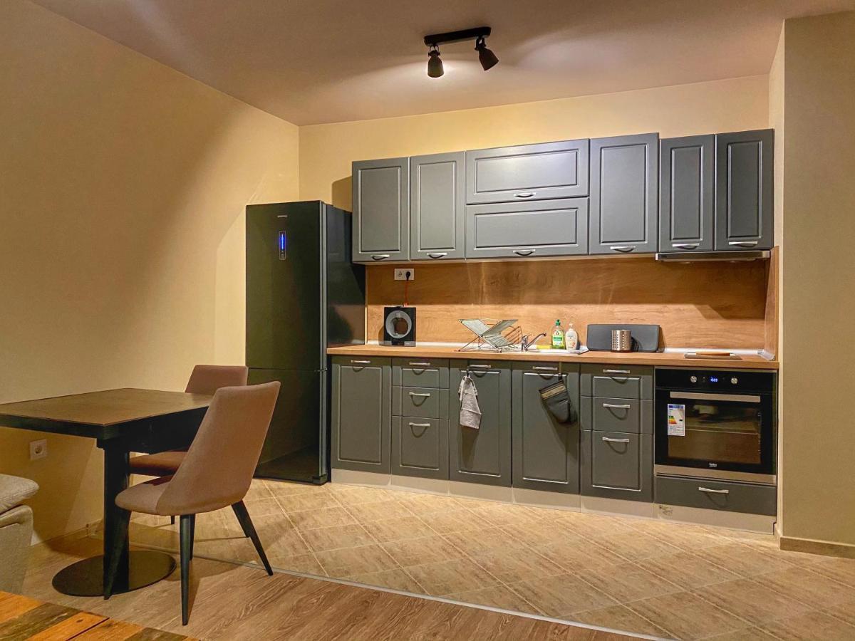 וארנה Stylish Urban Apart New 2021 Close To The Beach מראה חיצוני תמונה